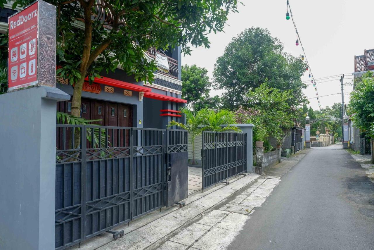 מלון Kejayan Reddoorz Syariah Near Monumen Jogja Kembali מראה חיצוני תמונה
